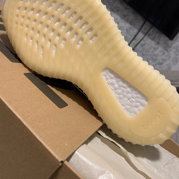 Yeezy Boost V2 Asriel (Carbon) - Picture 4 of 4